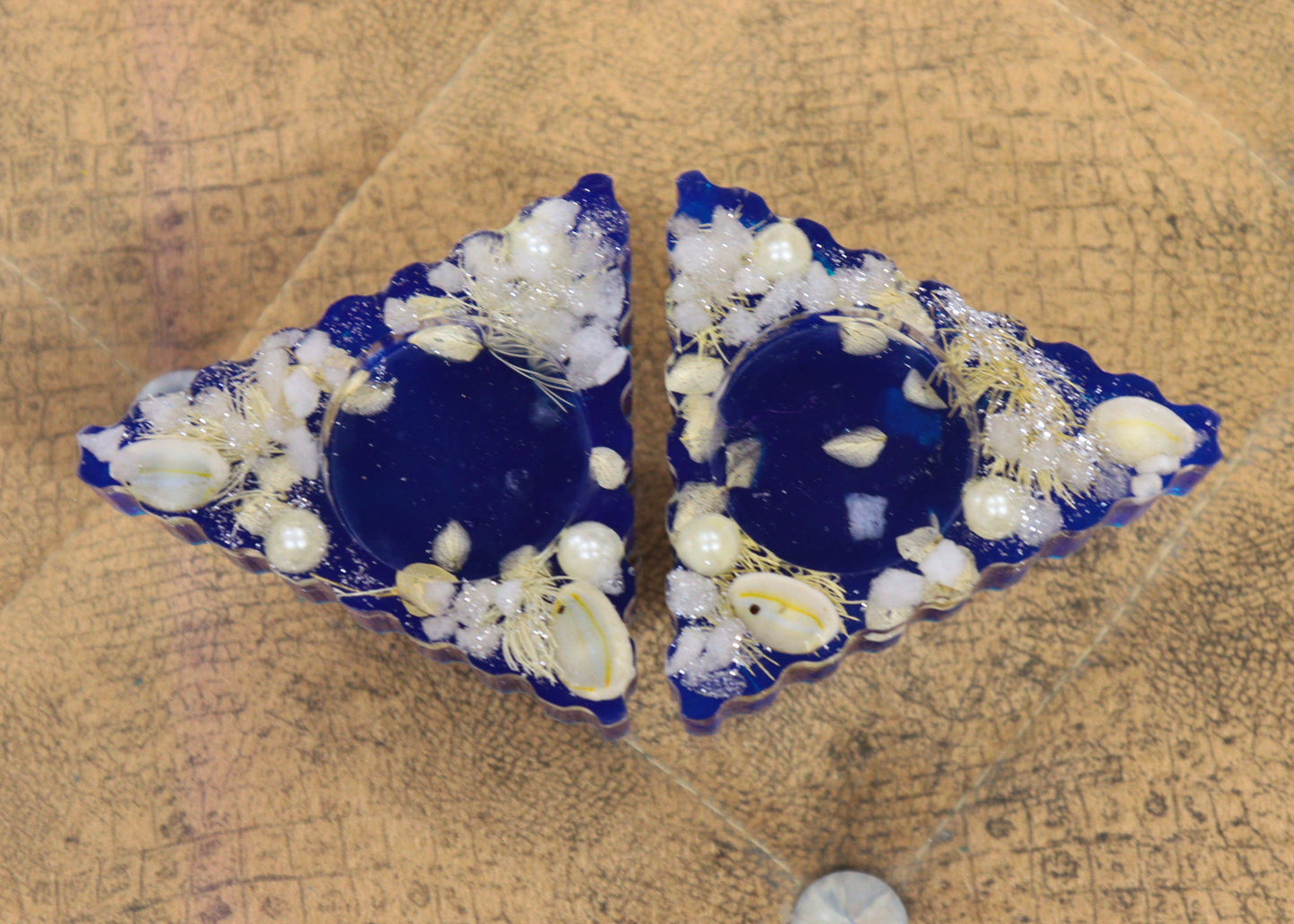 Triangular Resin Candle Holder – Modern, Handcrafted Elegance for Décor (Set of 2)