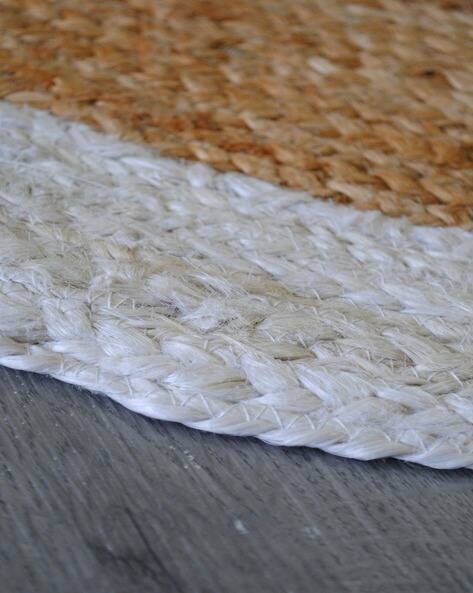 Handmade Jute Round White Border Rug For Unique Home Décor